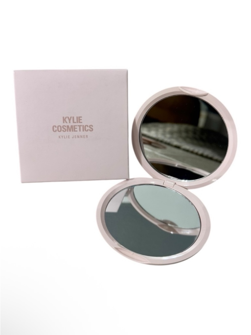 Kylie Cosmetics Compact Mirror in Light Pink